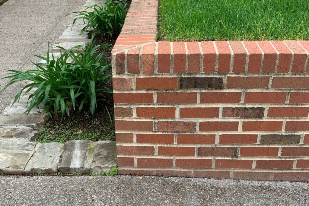 Brick retaining wall for front yard